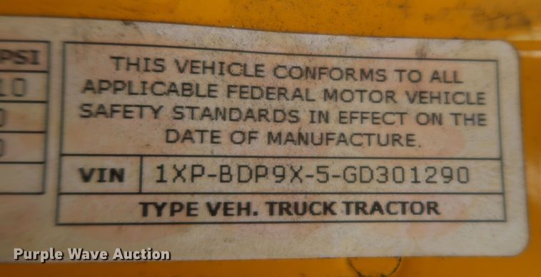 image for item KR9814 2016 Peterbilt 579  semi truck