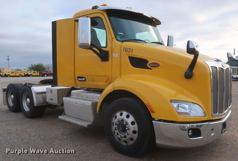 image for item KR9815 2016 Peterbilt 579  semi truck