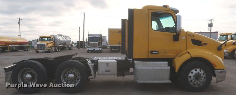 image for item KR9815 2016 Peterbilt 579  semi truck