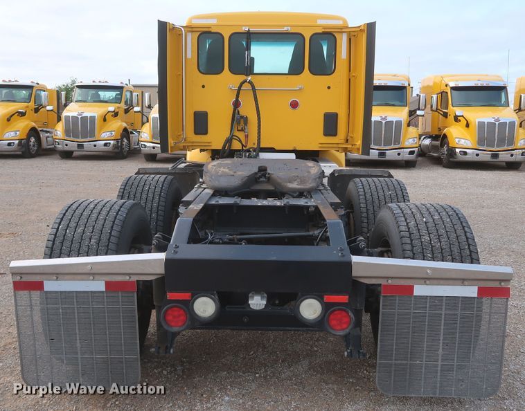 image for item KR9815 2016 Peterbilt 579  semi truck