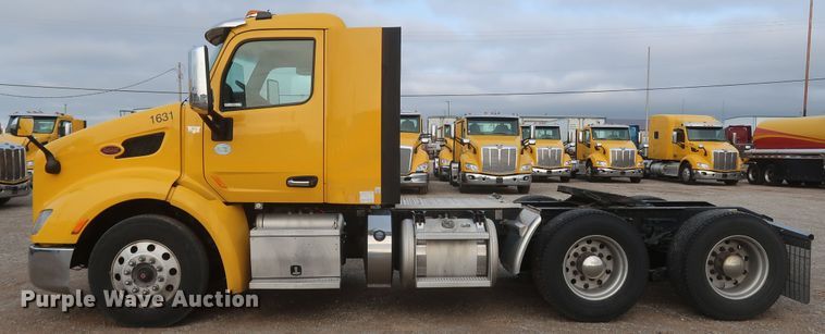 image for item KR9815 2016 Peterbilt 579  semi truck