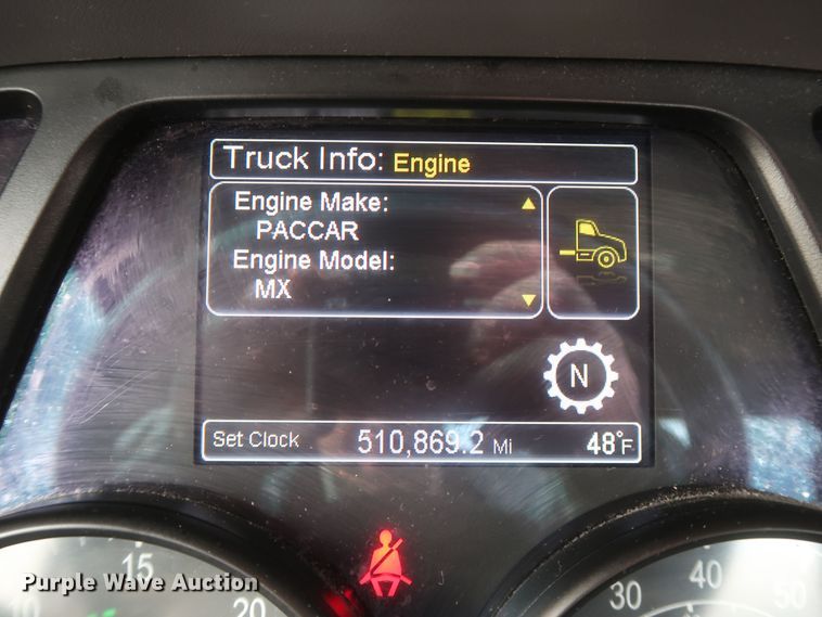 image for item KR9815 2016 Peterbilt 579  semi truck