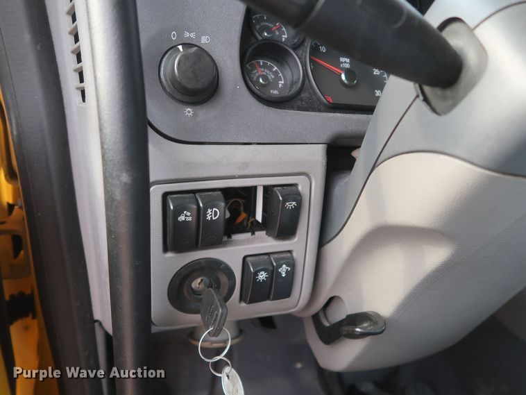 image for item KR9815 2016 Peterbilt 579  semi truck