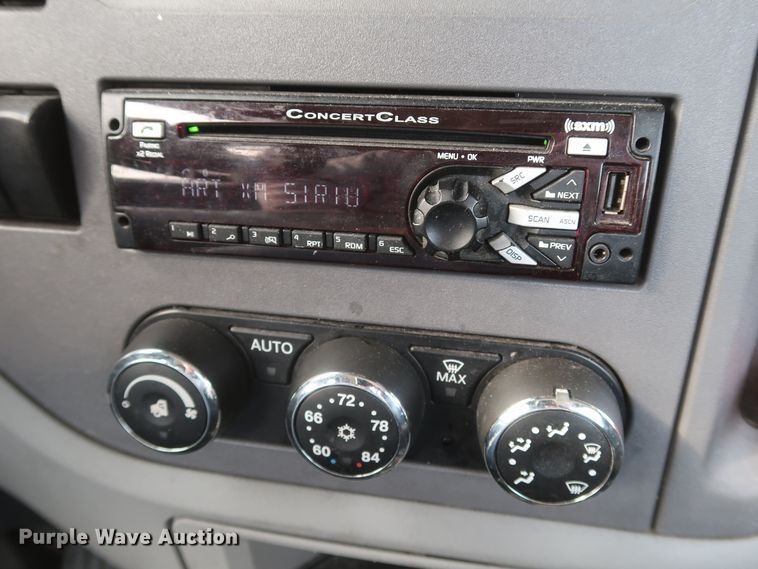 image for item KR9815 2016 Peterbilt 579  semi truck