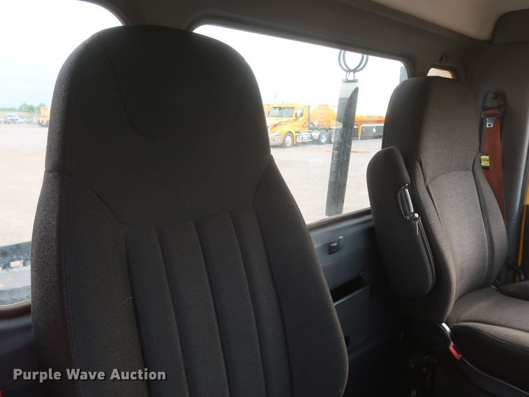 image for item KR9815 2016 Peterbilt 579  semi truck