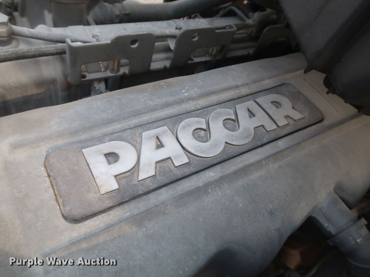 image for item KR9815 2016 Peterbilt 579  semi truck