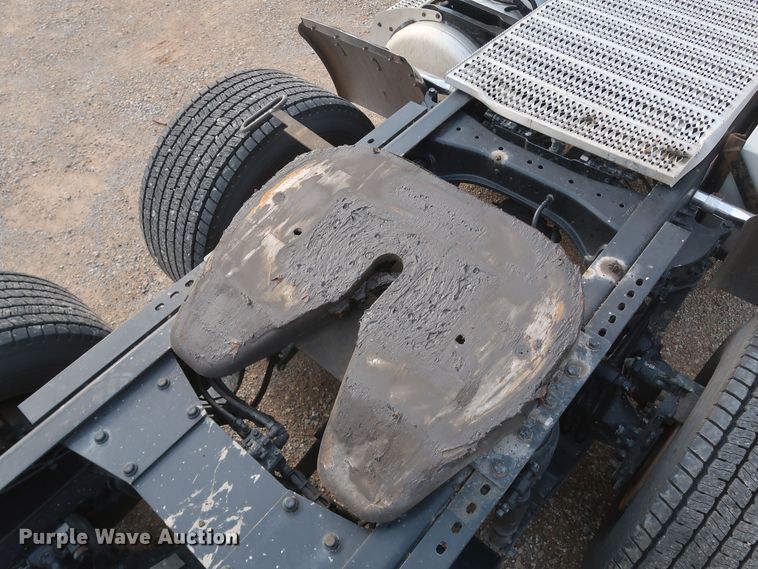 image for item KR9815 2016 Peterbilt 579  semi truck