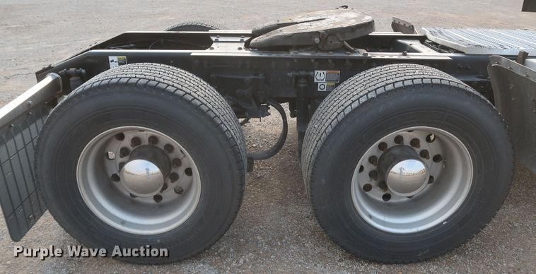 image for item KR9815 2016 Peterbilt 579  semi truck