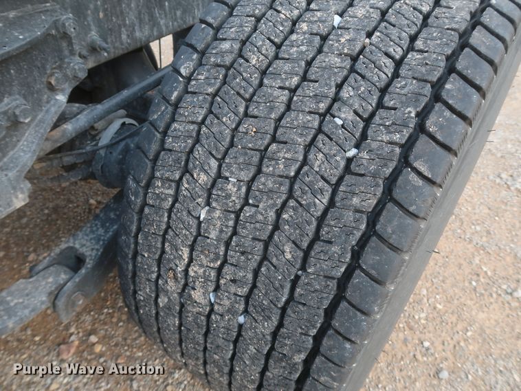 image for item KR9815 2016 Peterbilt 579  semi truck