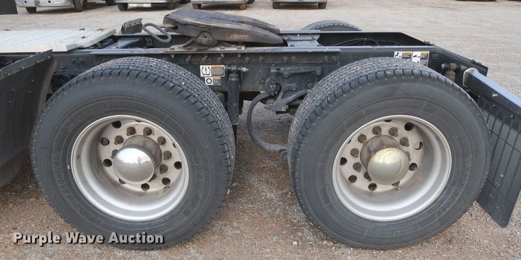 image for item KR9815 2016 Peterbilt 579  semi truck