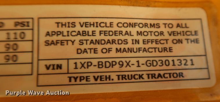 image for item KR9815 2016 Peterbilt 579  semi truck