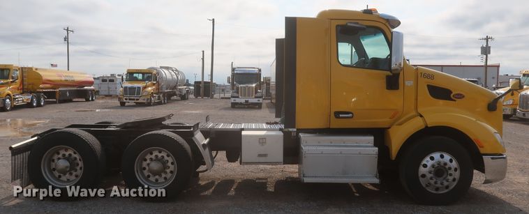 image for item KR9816 2017 Peterbilt 579  semi truck