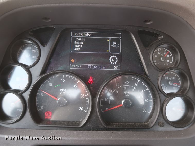 image for item KR9816 2017 Peterbilt 579  semi truck