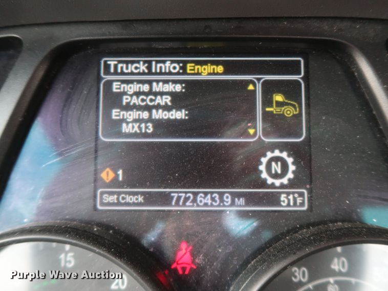 image for item KR9816 2017 Peterbilt 579  semi truck