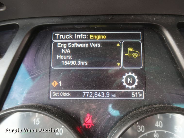 image for item KR9816 2017 Peterbilt 579  semi truck