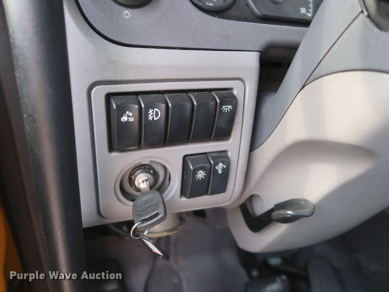 image for item KR9816 2017 Peterbilt 579  semi truck