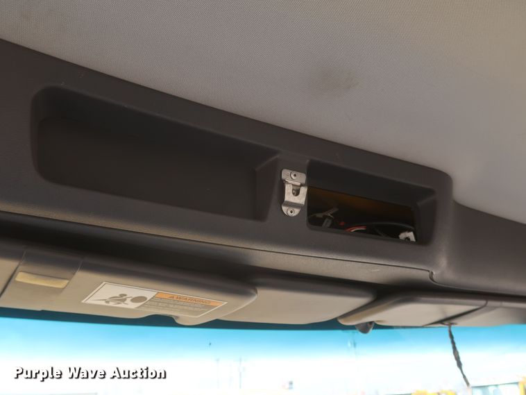 image for item KR9816 2017 Peterbilt 579  semi truck