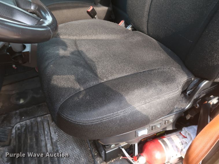 image for item KR9816 2017 Peterbilt 579  semi truck