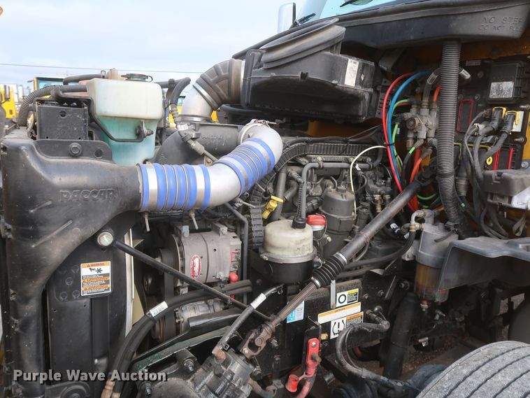 image for item KR9816 2017 Peterbilt 579  semi truck