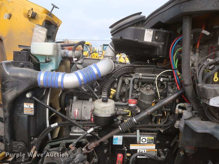 image for item KR9816 2017 Peterbilt 579  semi truck