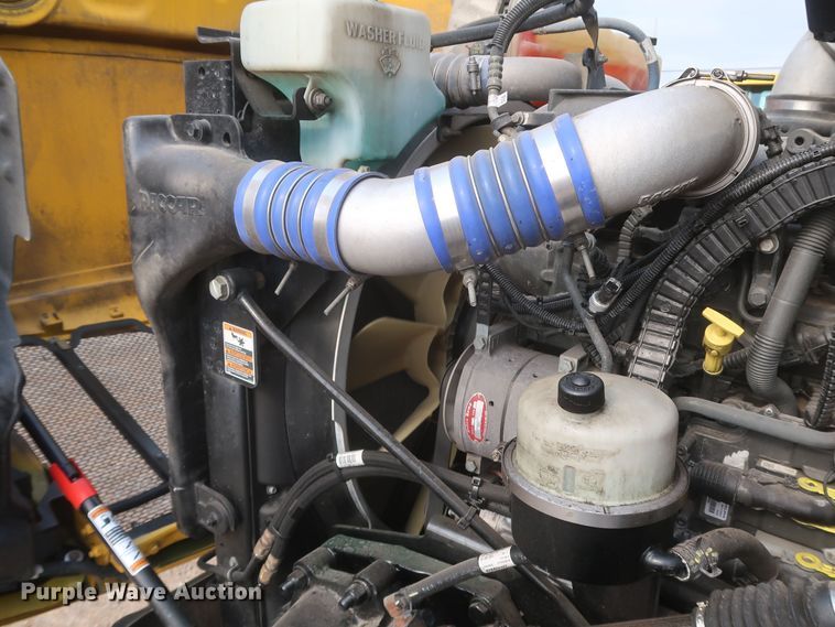 image for item KR9816 2017 Peterbilt 579  semi truck