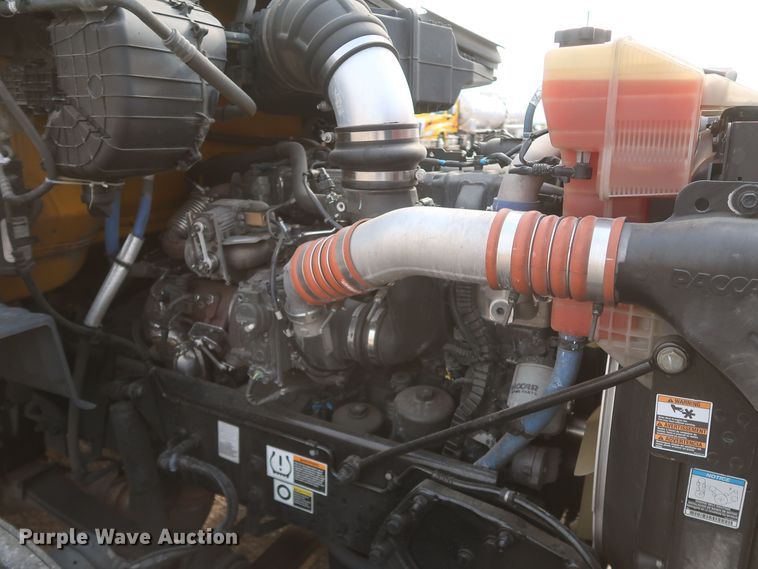 image for item KR9816 2017 Peterbilt 579  semi truck