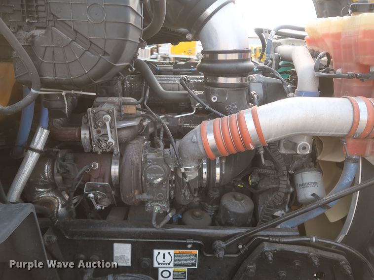 image for item KR9816 2017 Peterbilt 579  semi truck