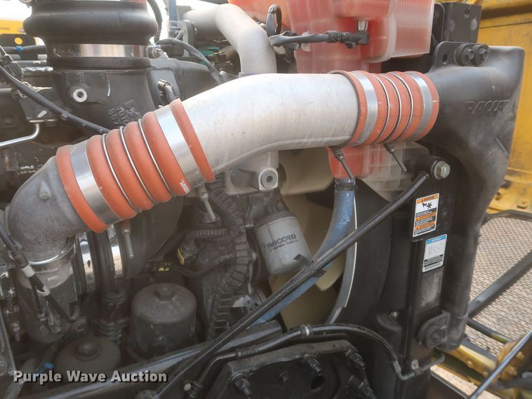 image for item KR9816 2017 Peterbilt 579  semi truck