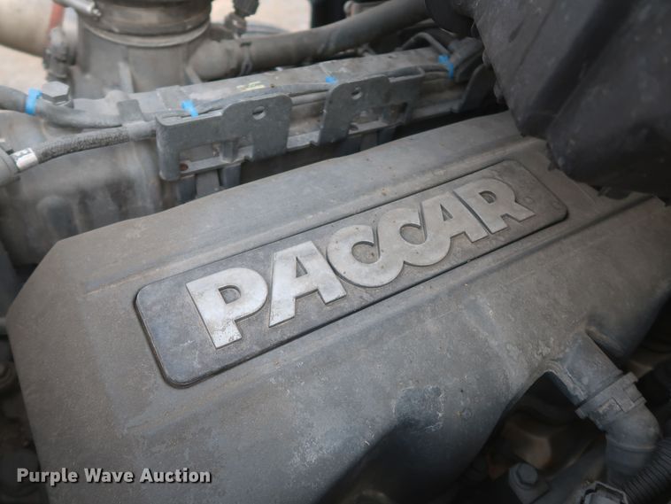 image for item KR9816 2017 Peterbilt 579  semi truck