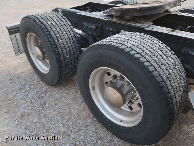 image for item KR9816 2017 Peterbilt 579  semi truck