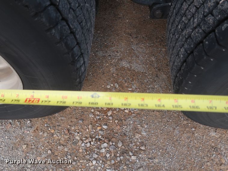 image for item KR9816 2017 Peterbilt 579  semi truck