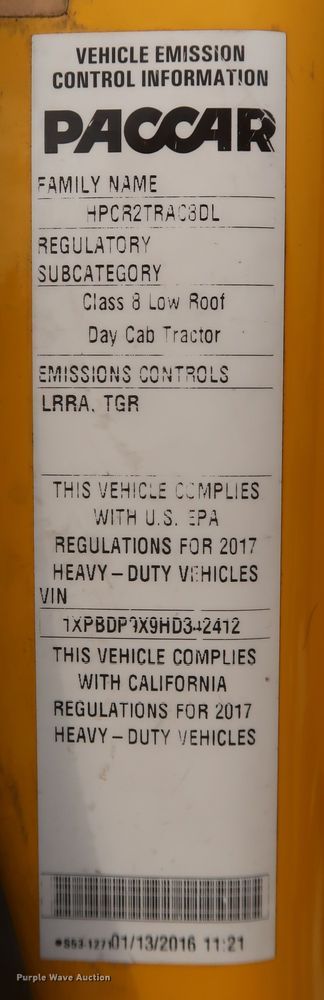 image for item KR9816 2017 Peterbilt 579  semi truck