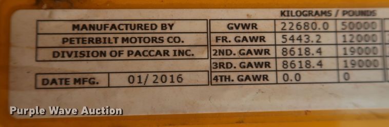 image for item KR9816 2017 Peterbilt 579  semi truck