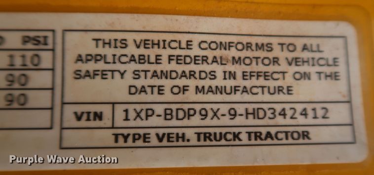 image for item KR9816 2017 Peterbilt 579  semi truck