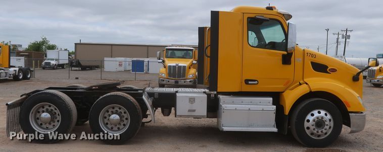 image for item KR9817 2017 Peterbilt 579  semi truck