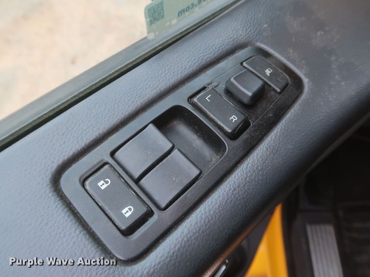 image for item KR9817 2017 Peterbilt 579  semi truck