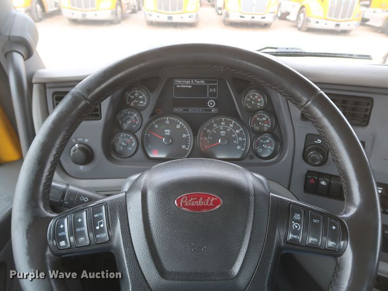 image for item KR9817 2017 Peterbilt 579  semi truck