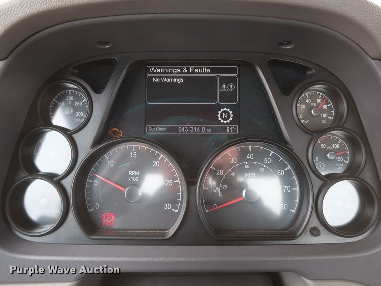 image for item KR9817 2017 Peterbilt 579  semi truck