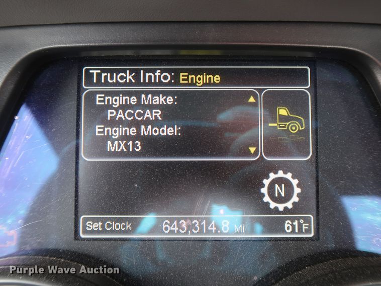 image for item KR9817 2017 Peterbilt 579  semi truck