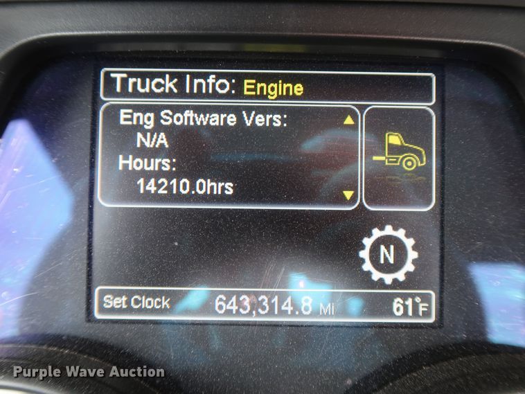 image for item KR9817 2017 Peterbilt 579  semi truck