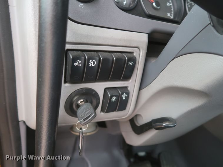 image for item KR9817 2017 Peterbilt 579  semi truck