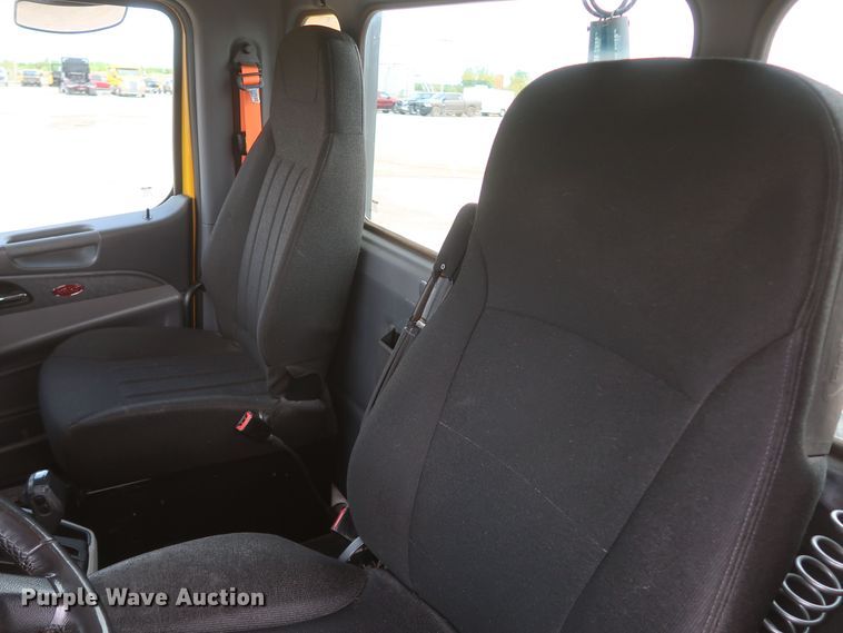 image for item KR9817 2017 Peterbilt 579  semi truck