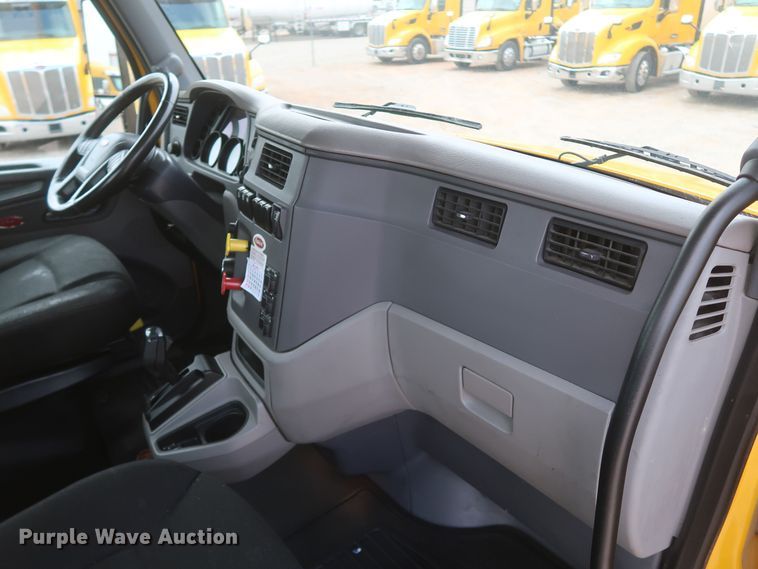 image for item KR9817 2017 Peterbilt 579  semi truck