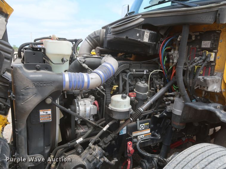 image for item KR9817 2017 Peterbilt 579  semi truck