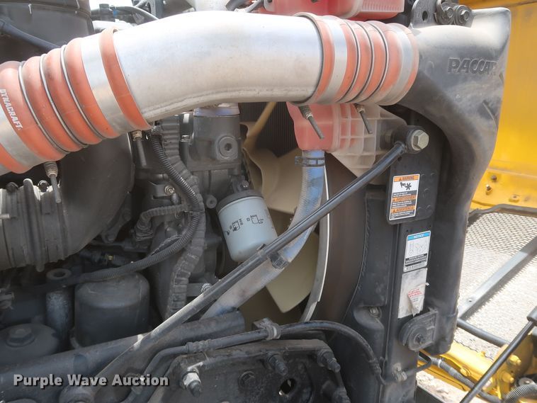 image for item KR9817 2017 Peterbilt 579  semi truck