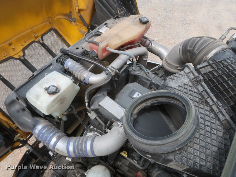 image for item KR9817 2017 Peterbilt 579  semi truck