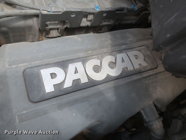 image for item KR9817 2017 Peterbilt 579  semi truck