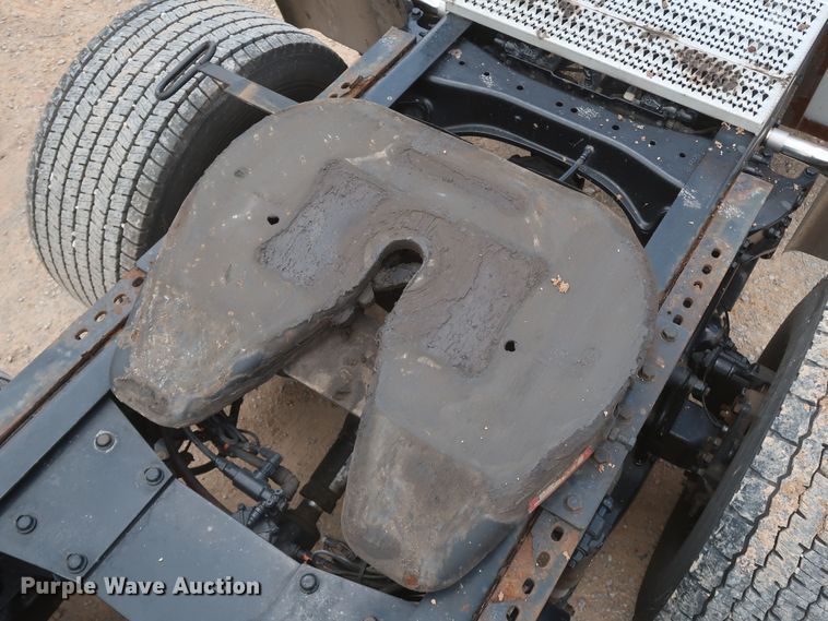 image for item KR9817 2017 Peterbilt 579  semi truck