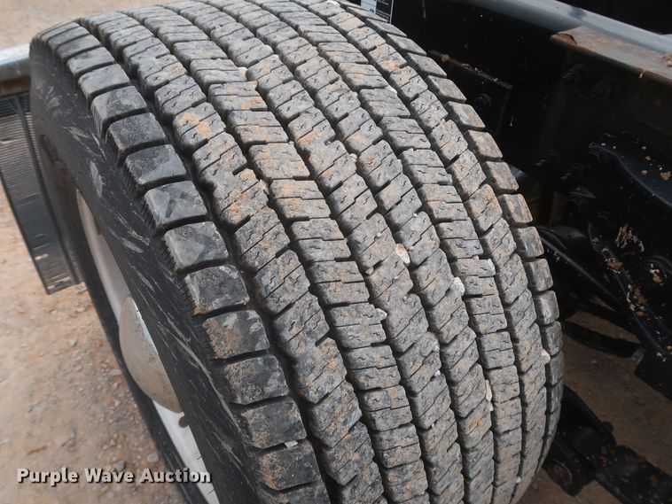 image for item KR9817 2017 Peterbilt 579  semi truck