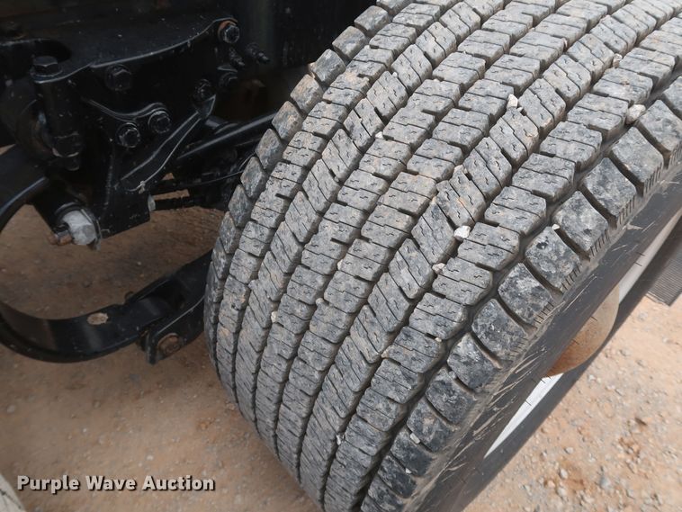 image for item KR9817 2017 Peterbilt 579  semi truck